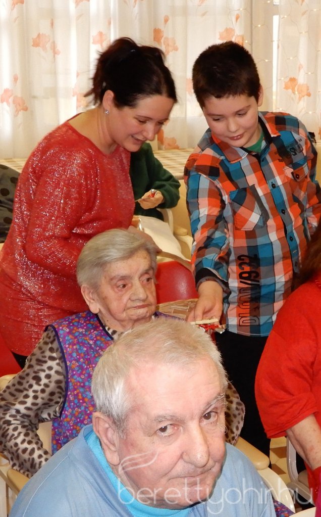 Karácsonyi ünnepség a Krónikus osztályon 26